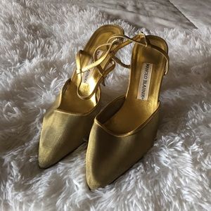 Manolo Blahnik Gold heels GUD